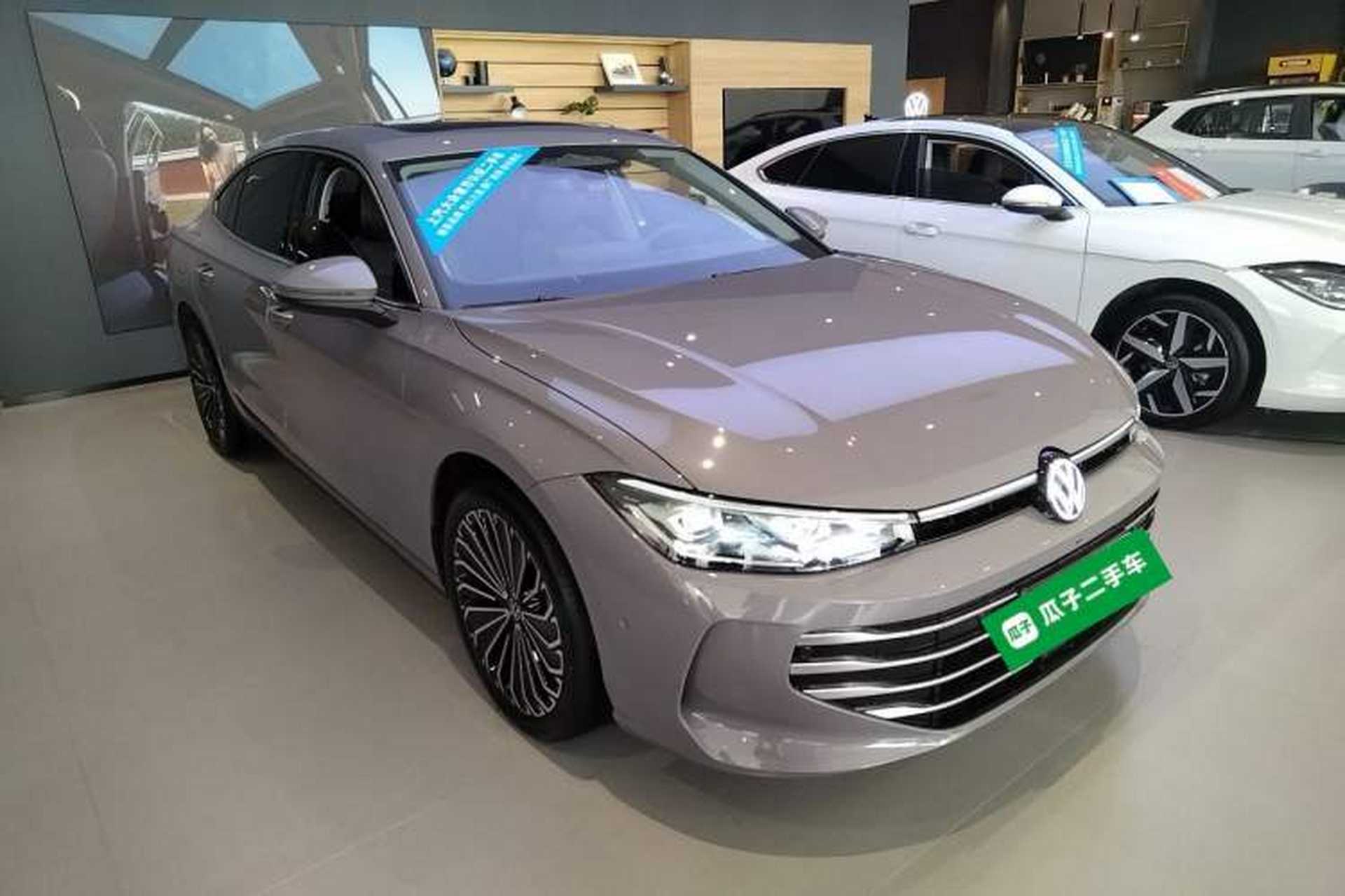 Used Volkswagen Passat 2025 Pro 380TSI Dragon Supreme Edition Front Right 45 Deg