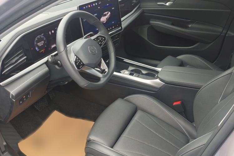 Used Volkswagen Passat 2025 Pro 380TSI Dragon Supreme Edition Interior 2