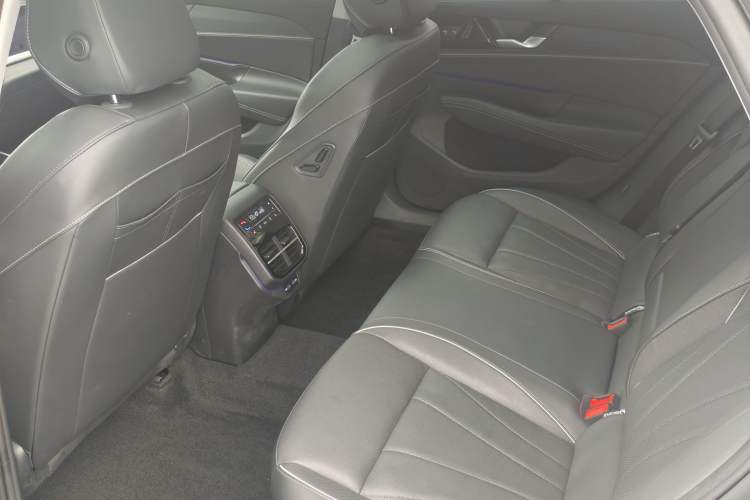 Used Volkswagen Passat 2025 Pro 380TSI Dragon Supreme Edition Interior 3