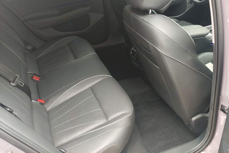 Used Volkswagen Passat 2025 Pro 380TSI Dragon Supreme Edition Interior 4