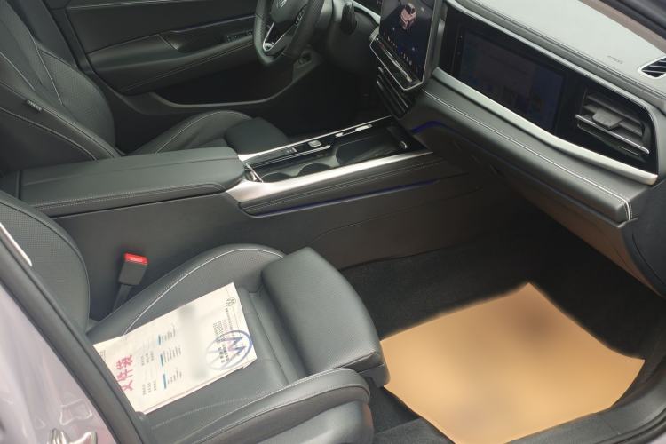 Used Volkswagen Passat 2025 Pro 380TSI Dragon Supreme Edition Interior 5