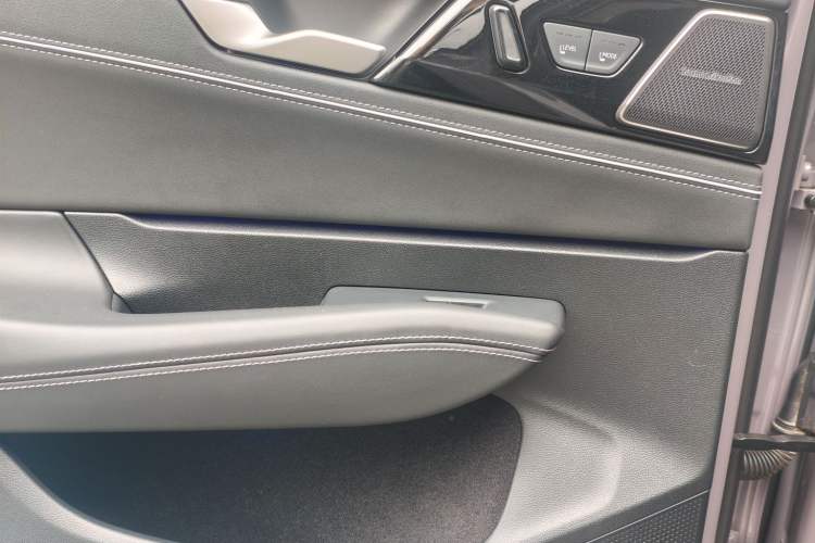 Used Volkswagen Passat 2025 Pro 380TSI Dragon Supreme Edition Interior 6