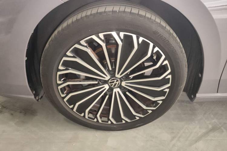Used Volkswagen Passat 2025 Pro 380TSI Dragon Supreme Edition Left Front Wheel Hub