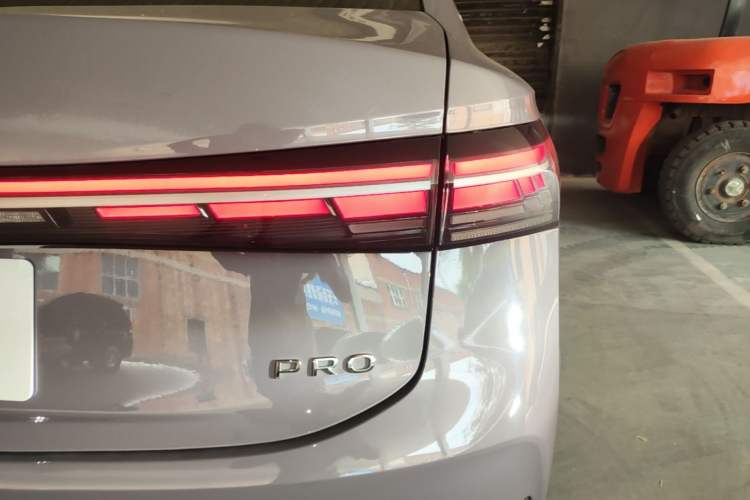Used Volkswagen Passat 2025 Pro 380TSI Dragon Supreme Edition Right Rear Taillight