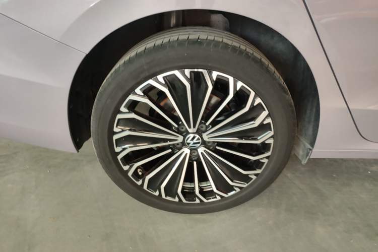 Used Volkswagen Passat 2025 Pro 380TSI Dragon Supreme Edition Right Rear Wheel Hub
