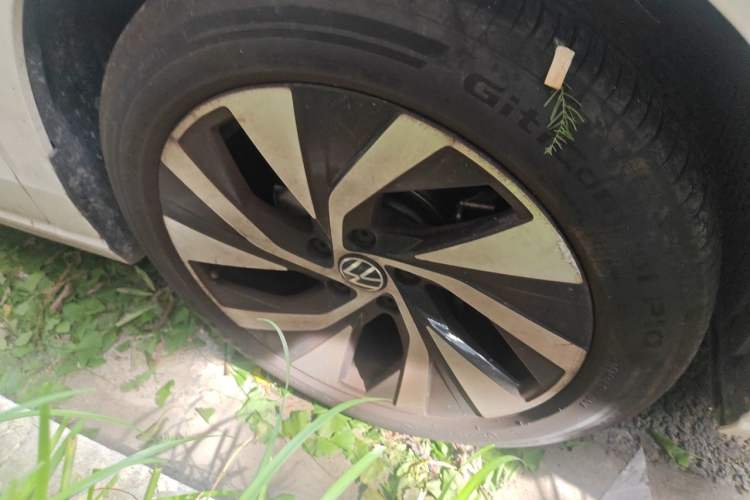 Used Volkswagen Passat 2025 Pro 380TSI Starry Dragon Edition Right Front Wheel Hub