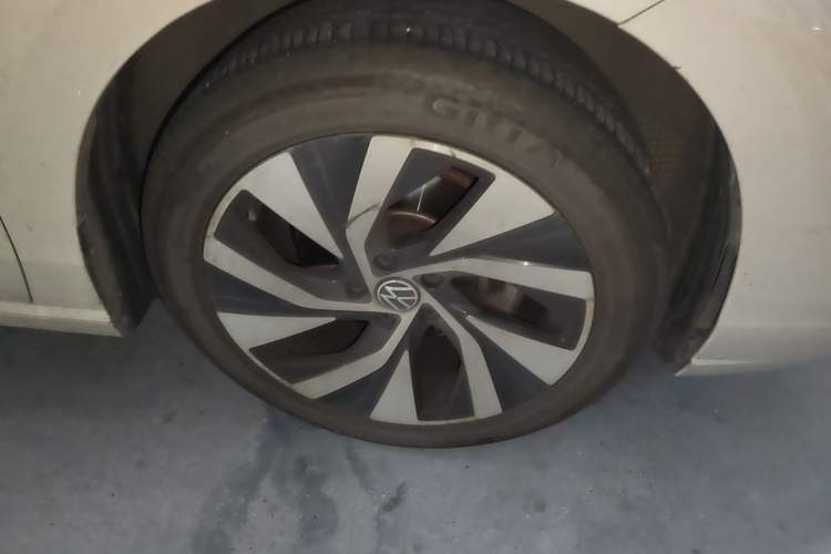 Used Volkswagen Passat 2025 Pro 380TSI Starry Dragon Edition Right Front Wheel Hub