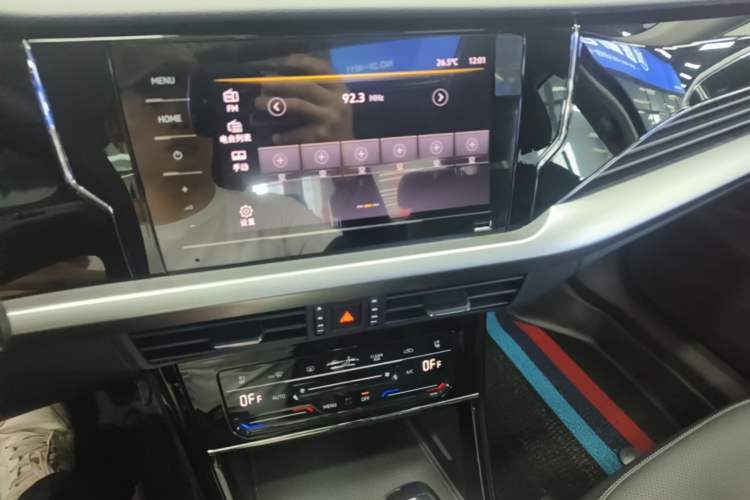 Used Volkswagen Passat 2026 Model, Outstanding 330TSI Xingkong Elite Edition Audio And AC Panel