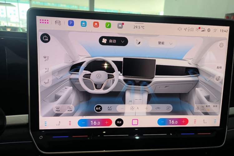 Used Volkswagen Passat 2026 Model, Pro 380TSI Xingkong Longzun Edition Audio And AC Panel