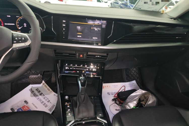 Used Volkswagen Passat 2026 Model, Outstanding 380TSI Longteng Edition Audio And AC Panel