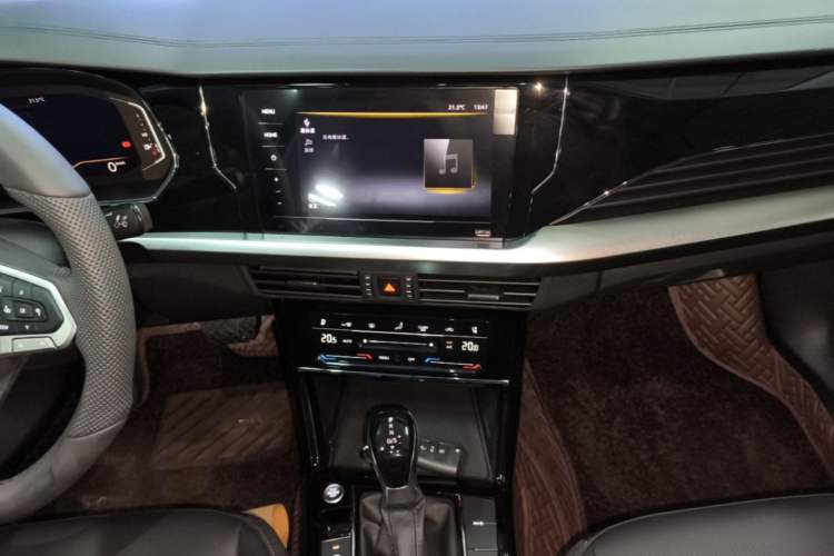 Used Volkswagen Passat 2026 Model, Outstanding 380TSI Xingkong Longteng Edition Audio And AC Panel