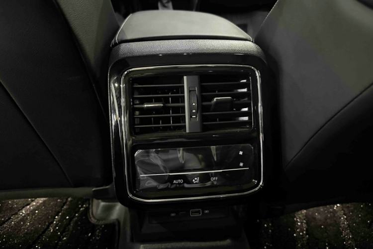 Used Volkswagen Passat 2026 Model, Outstanding 380TSI Xingkong Longteng Edition Audio And AC Panel