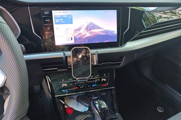Used Volkswagen Passat 2026 Model, Outstanding 380TSI Xingkong Longyao Edition Audio And AC Panel