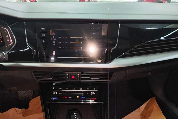 Used Volkswagen Passat 2026 Model, Outstanding 380TSI Longteng Edition Audio And AC Panel