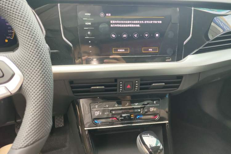 Used Volkswagen Passat 2026 Model, Outstanding 380TSI Xingkong Longteng Edition Audio And AC Panel