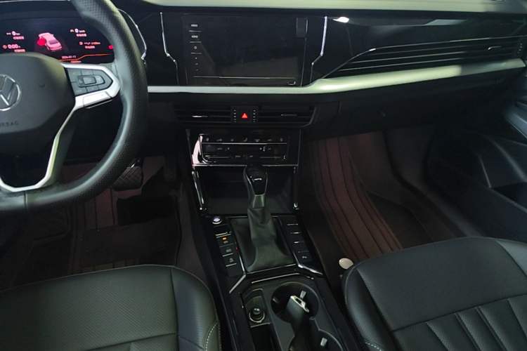 Used Volkswagen Passat 2026 Model, Outstanding 330TSI Elite Edition Audio And AC Panel