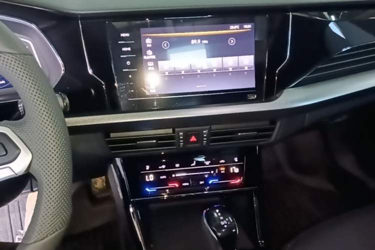 Used Volkswagen Passat 2026 Model, Outstanding 330TSI Elite Edition Audio And AC Panel