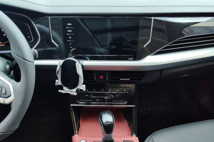 Used Volkswagen Passat 2026 Model, Outstanding 380TSI Xingkong Longteng Edition Audio And AC Panel