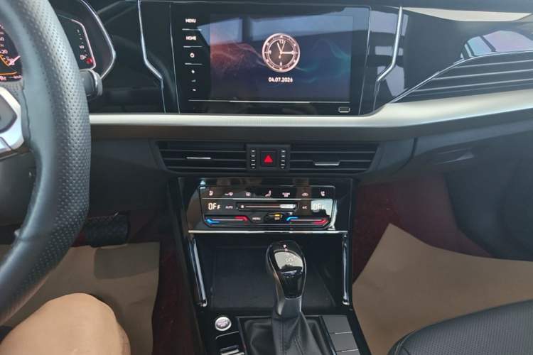Used Volkswagen Passat 2026 Model, Outstanding 330TSI Xingkong Elite Edition Audio And AC Panel