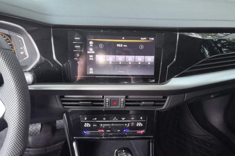 Used Volkswagen Passat 2026 Model, Outstanding 380TSI Longteng Edition Audio And AC Panel