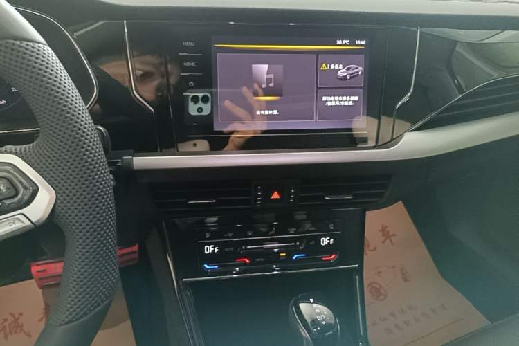 Used Volkswagen Passat 2026 Model, Outstanding 380TSI Xingkong Longteng Edition Audio And AC Panel