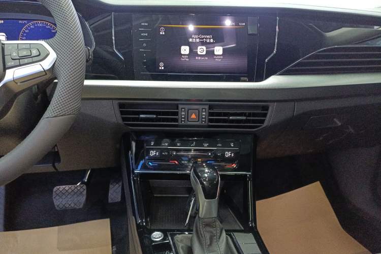Used Volkswagen Passat 2026 Model, Outstanding 330TSI Elite Edition Audio And AC Panel