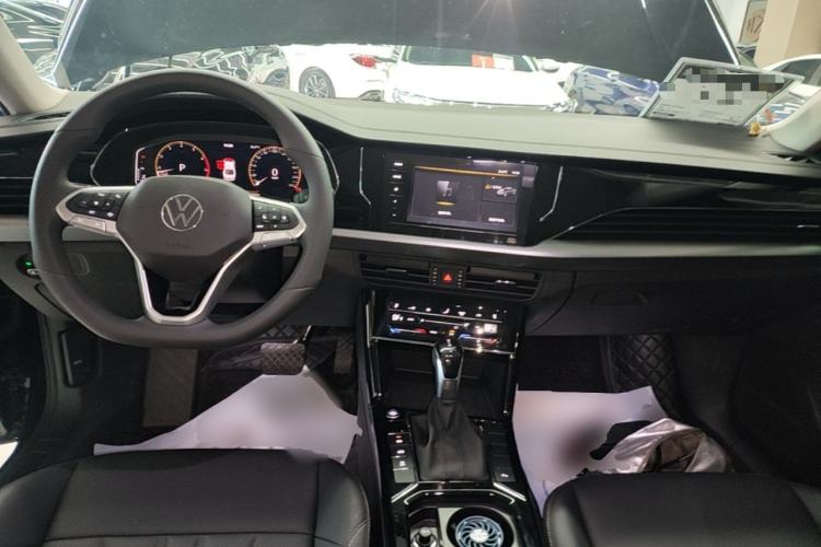 Used Volkswagen Passat 2026 Model, Outstanding 380TSI Longteng Edition Center Console