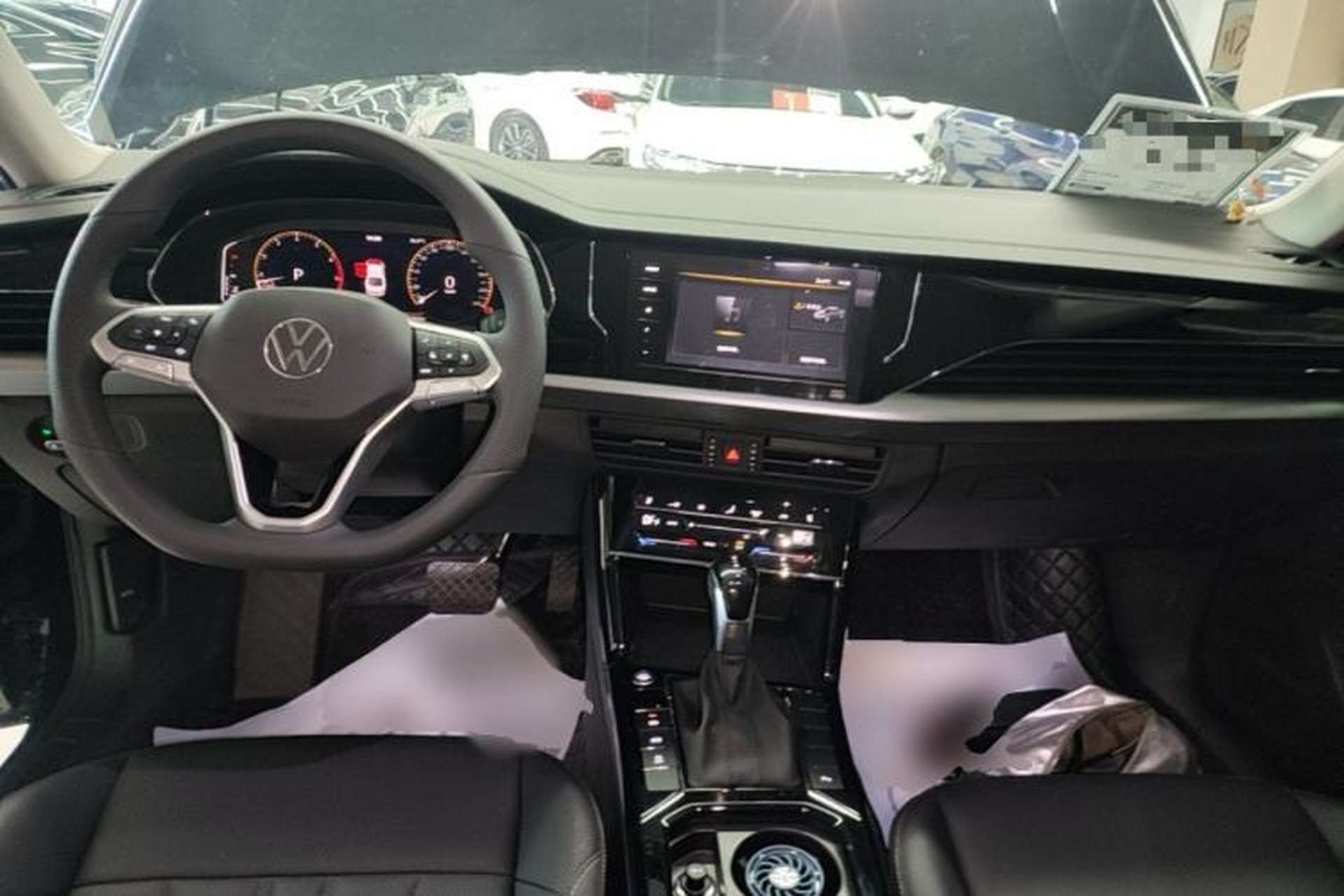 Used Volkswagen Passat 2026 Model, Outstanding 380TSI Longteng Edition Center Console