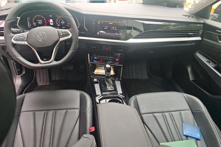 Used Volkswagen Passat 2026 Model, Outstanding 380TSI Xingkong Longteng Edition Center Console