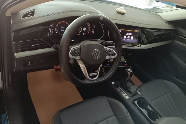 Used Volkswagen Passat 2026 Model, Outstanding 380TSI Xingkong Longteng Edition Center Console