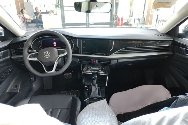 Used Volkswagen Passat 2026 Model, Outstanding 380TSI Xingkong Longteng Edition Center Console