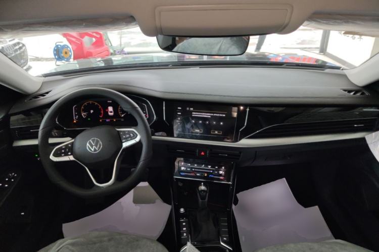 Used Volkswagen Passat 2026 Model, Outstanding 380TSI Xingkong Longteng Edition Center Console