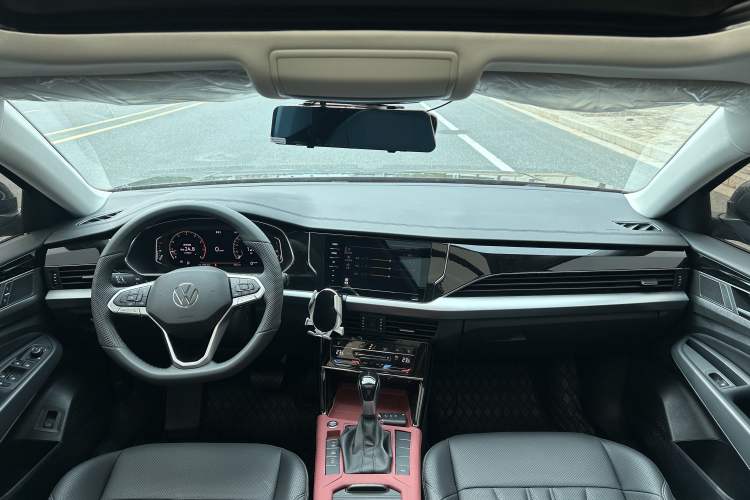 Used Volkswagen Passat 2026 Model, Outstanding 380TSI Xingkong Longteng Edition Center Console