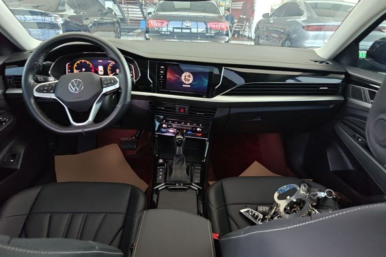 Used Volkswagen Passat 2026 Model, Outstanding 330TSI Xingkong Elite Edition Center Console