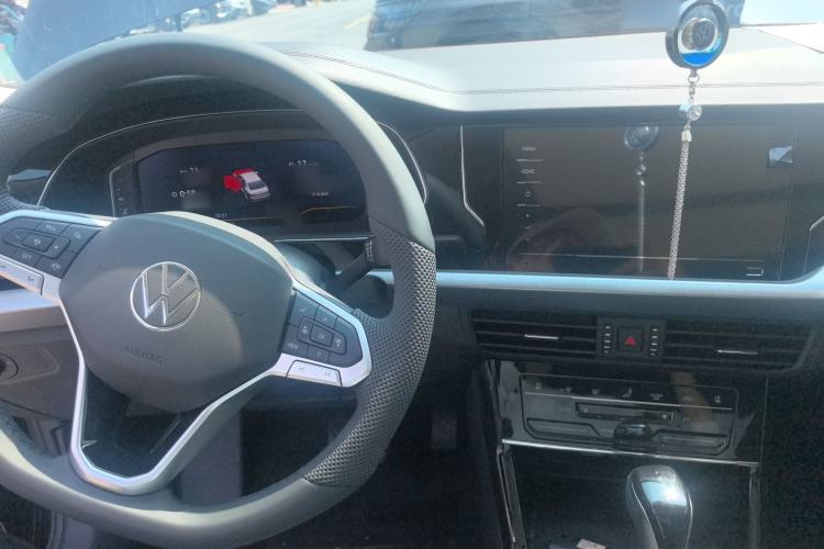 Used Volkswagen Passat 2026 Model, Outstanding 380TSI Longteng Edition Center Console