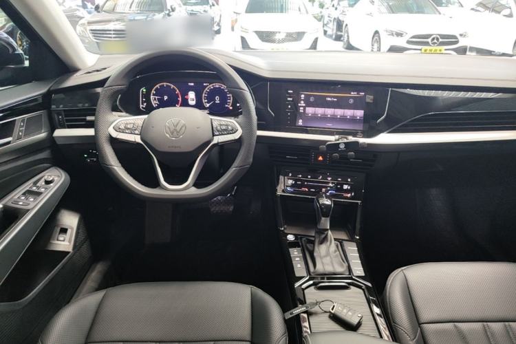 Used Volkswagen Passat 2026 Model, Outstanding 380TSI Xingkong Longteng Edition Center Console