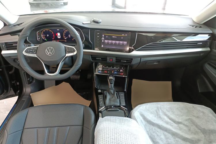 Used Volkswagen Passat 2026 Model, Outstanding 380TSI Xingkong Longteng Edition Center Console
