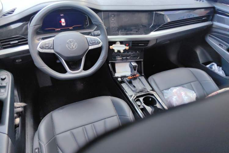 Used Volkswagen Passat 2026 Model, Outstanding 380TSI Xingkong Longteng Edition Center Console