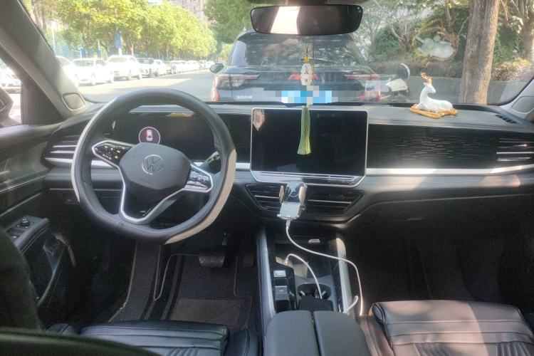 Used Volkswagen Passat 2026 Model, Pro 380TSI Longyao Edition Center Console