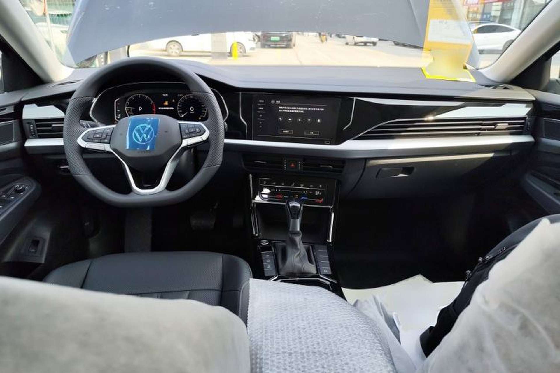 Used Volkswagen Passat 2026 Model, Outstanding 380TSI Xingkong Longteng Edition Center Console