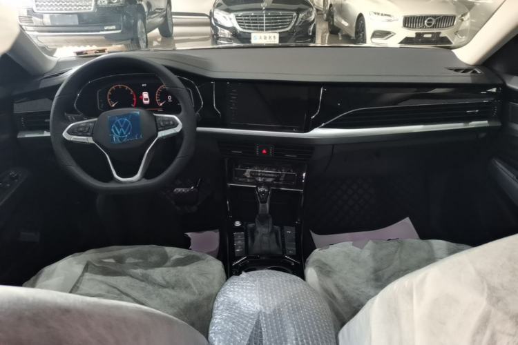 Used Volkswagen Passat 2026 Model, Outstanding 380TSI Xingkong Longteng Edition Center Console
