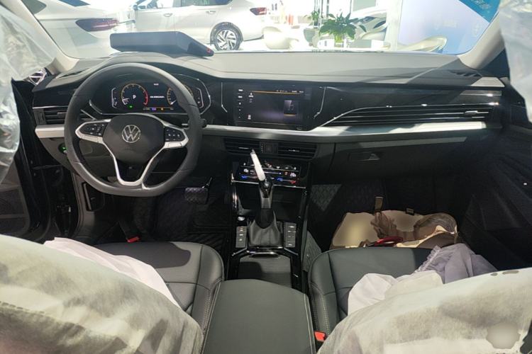 Used Volkswagen Passat 2026 Model, Outstanding 380TSI Xingkong Longteng Edition Center Console