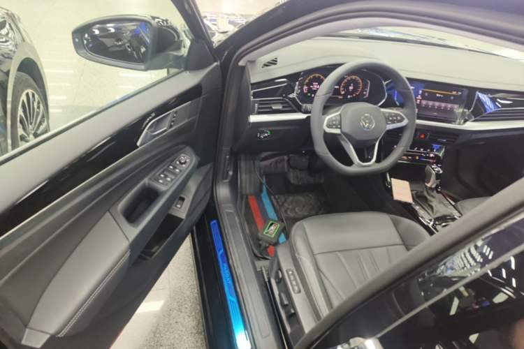 Used Volkswagen Passat 2026 Model, Outstanding 330TSI Xingkong Elite Edition Driver Seat