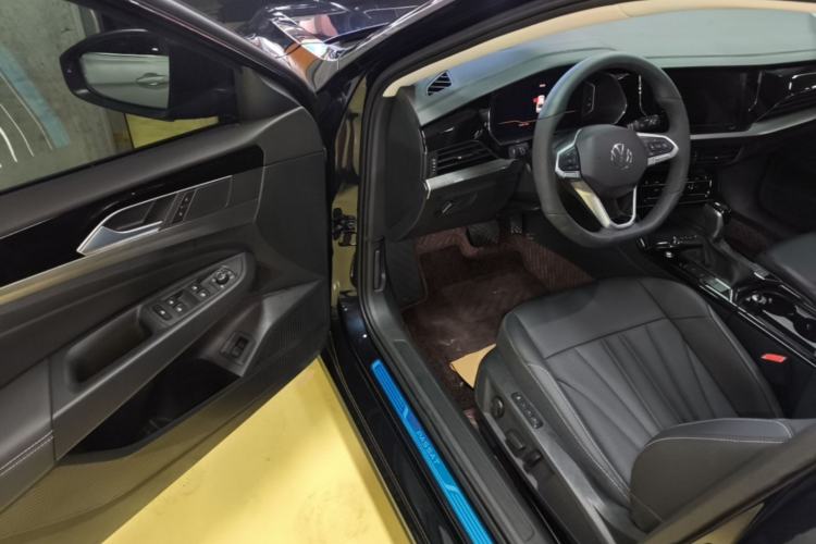 Used Volkswagen Passat 2026 Model, Outstanding 380TSI Xingkong Longteng Edition Driver Seat