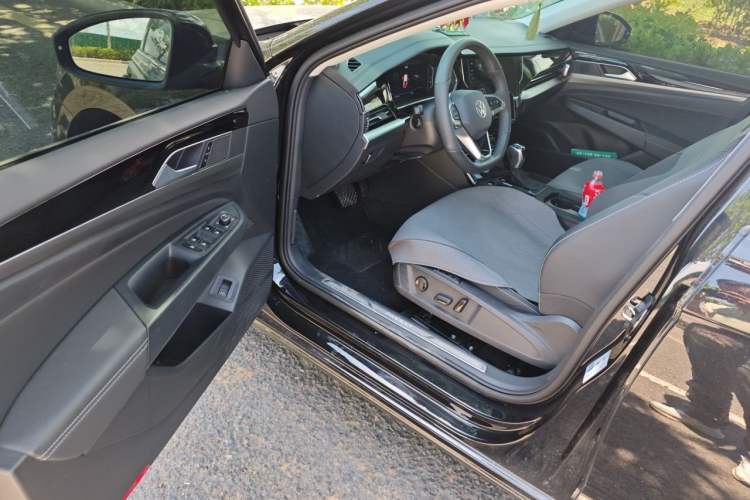 Used Volkswagen Passat 2026 Model, Outstanding 380TSI Xingkong Longyao Edition Driver Seat