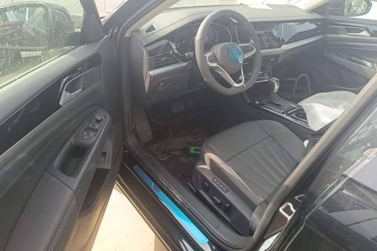 Used Volkswagen Passat 2026 Model, Outstanding 380TSI Xingkong Longteng Edition Driver Seat