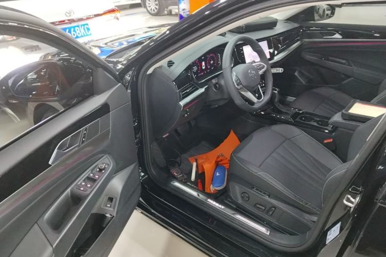 Used Volkswagen Passat 2026 Model, Outstanding 380TSI Xingkong Longyao Edition Driver Seat