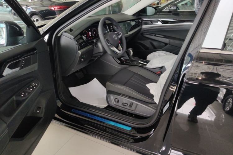 Used Volkswagen Passat 2026 Model, Outstanding 380TSI Xingkong Longteng Edition Driver Seat