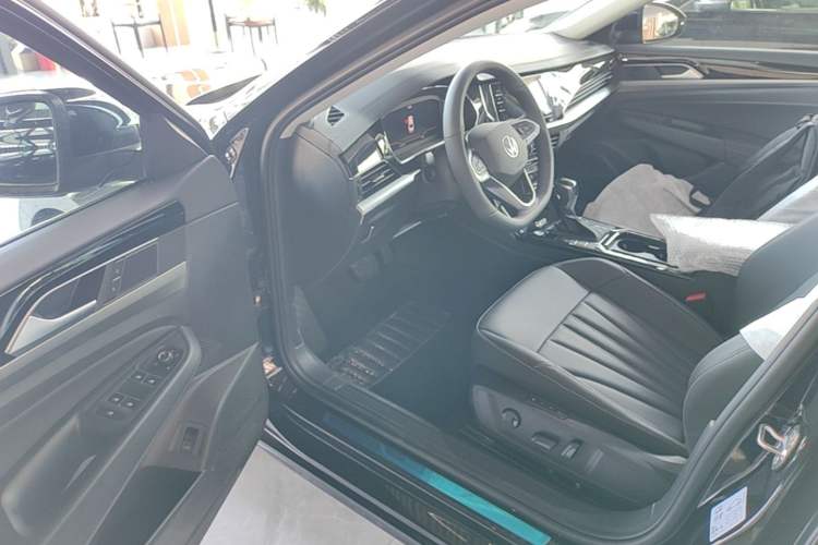 Used Volkswagen Passat 2026 Model, Outstanding 380TSI Xingkong Longteng Edition Driver Seat