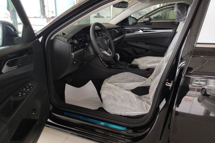 Used Volkswagen Passat 2026 Model, Outstanding 380TSI Xingkong Longteng Edition Driver Seat